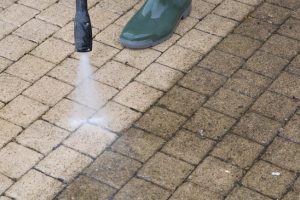 how to use an electric pressure washer